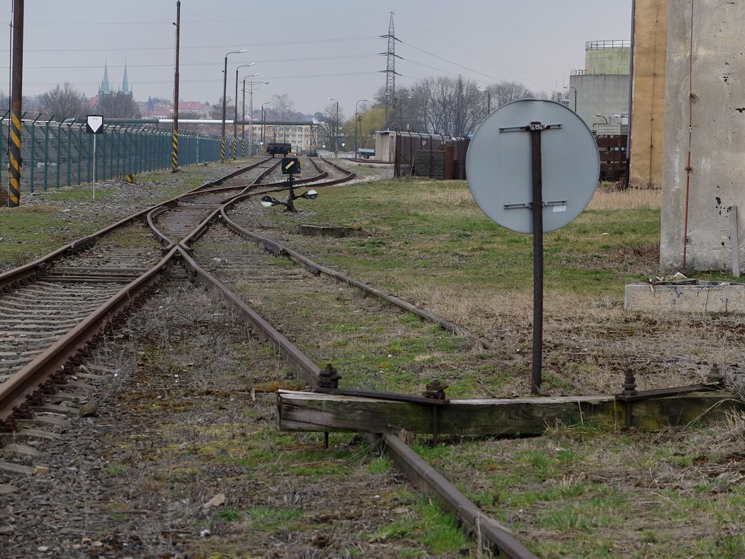 koleji�t� v�tve D na za��tku are�lu pohledem zp�t