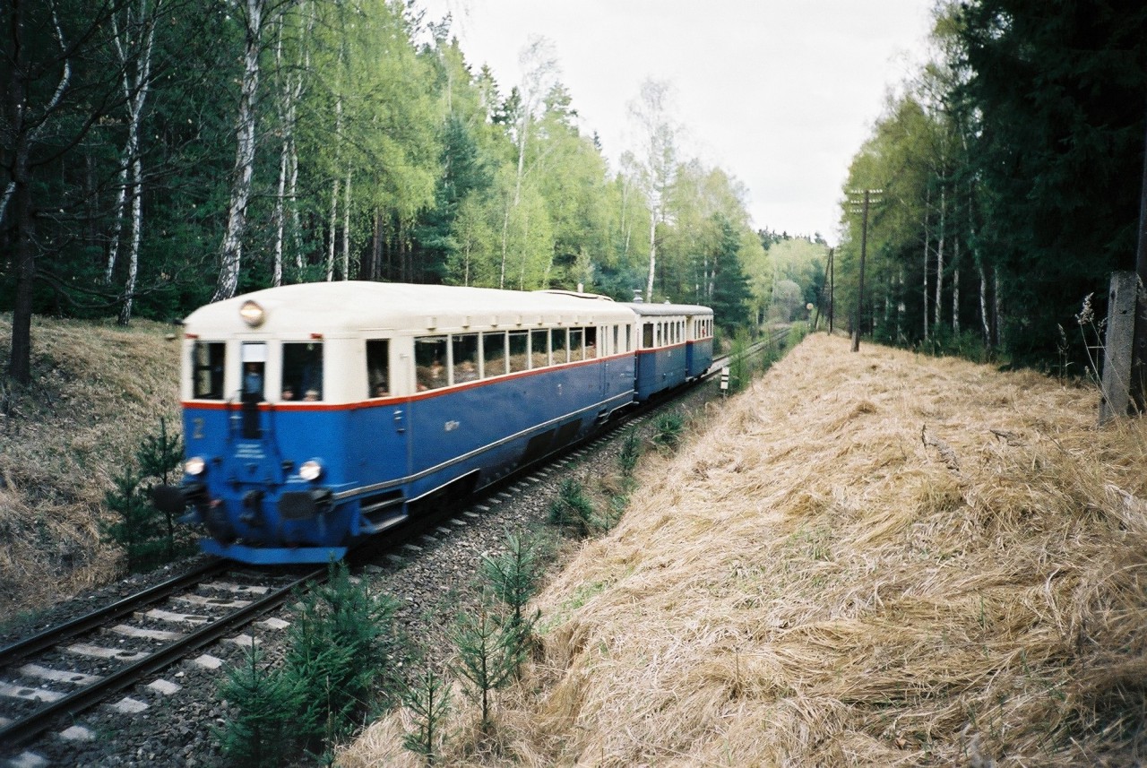 M 274.004 ve zvl. vlaku ze Stochova, 27.4.2003