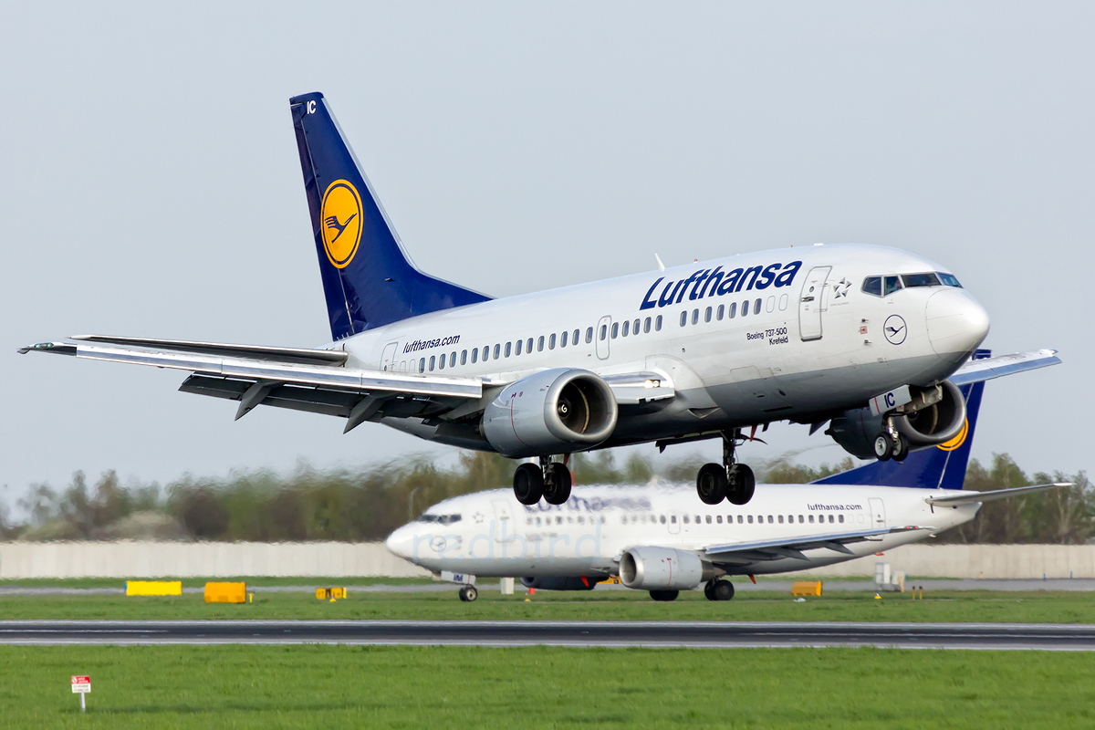 B-737-500_D-ABIC_Lufthansa_LKPR_26,4N
