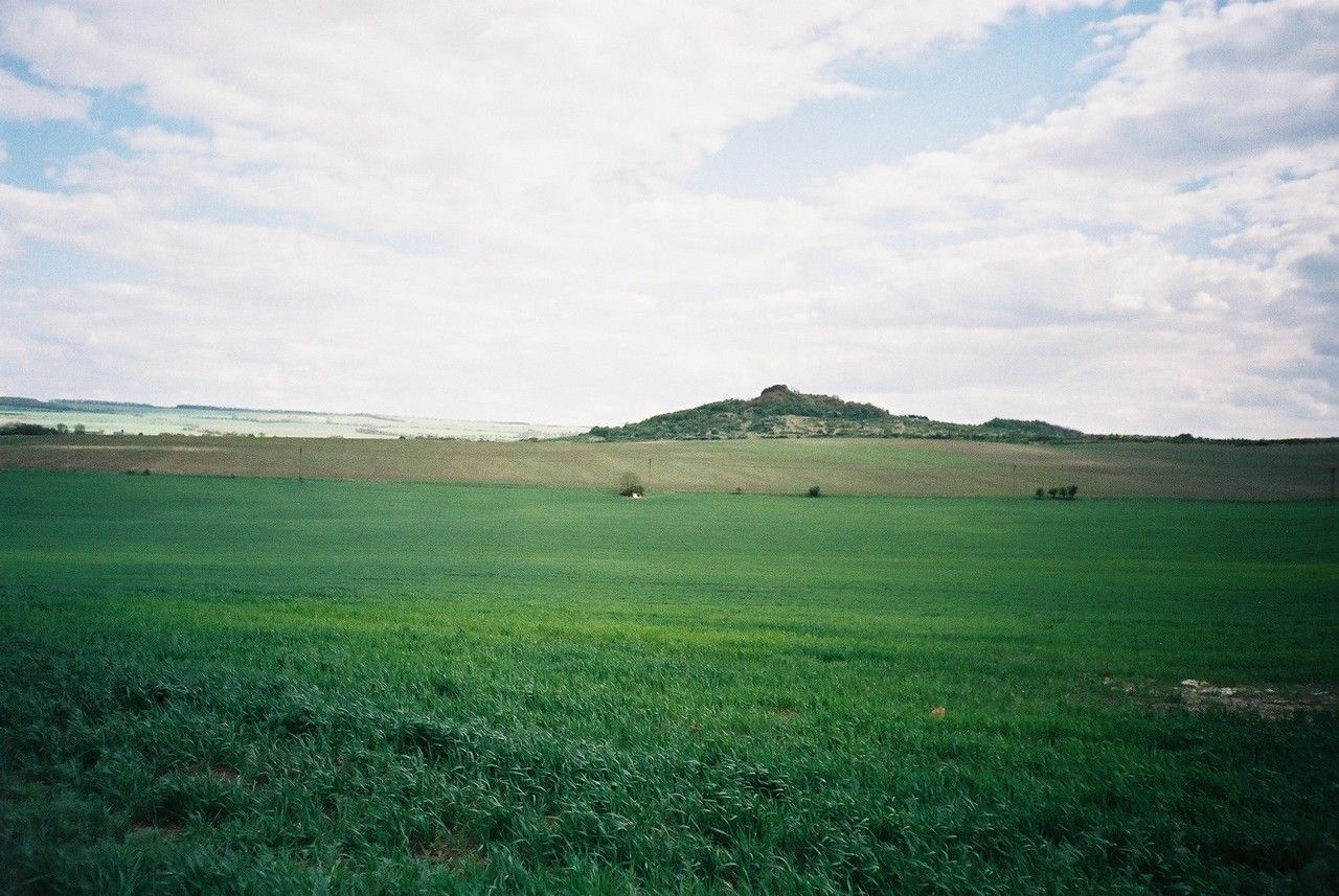 Pohled na Blansk vrch od Loun, ernic, 3.5.2003