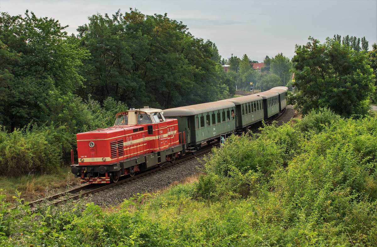 444.162_zvl. vlak smr Lun u Rakovnka - Praha Zlin 21.08.2022