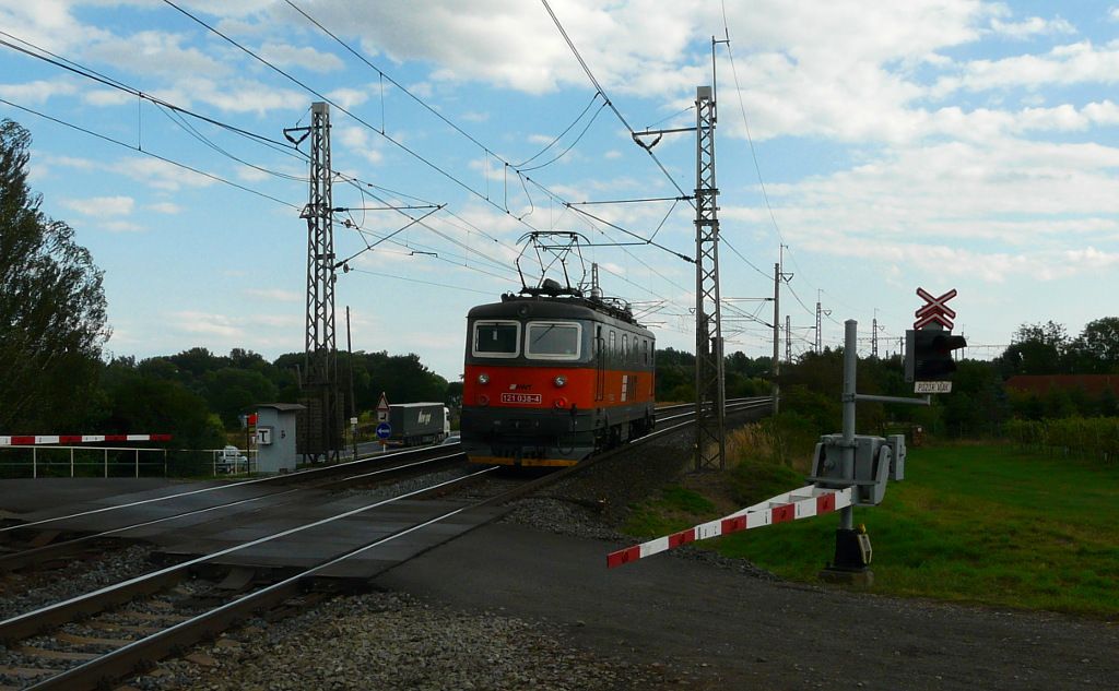 121 038 AWT Mal� �ernoseky