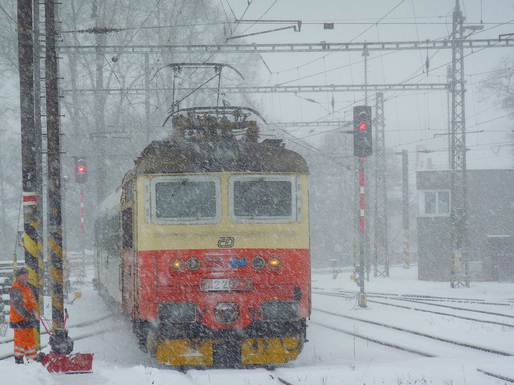 242.267-3, R 667 Petr Vok, J.Hradec, 11.12.2010