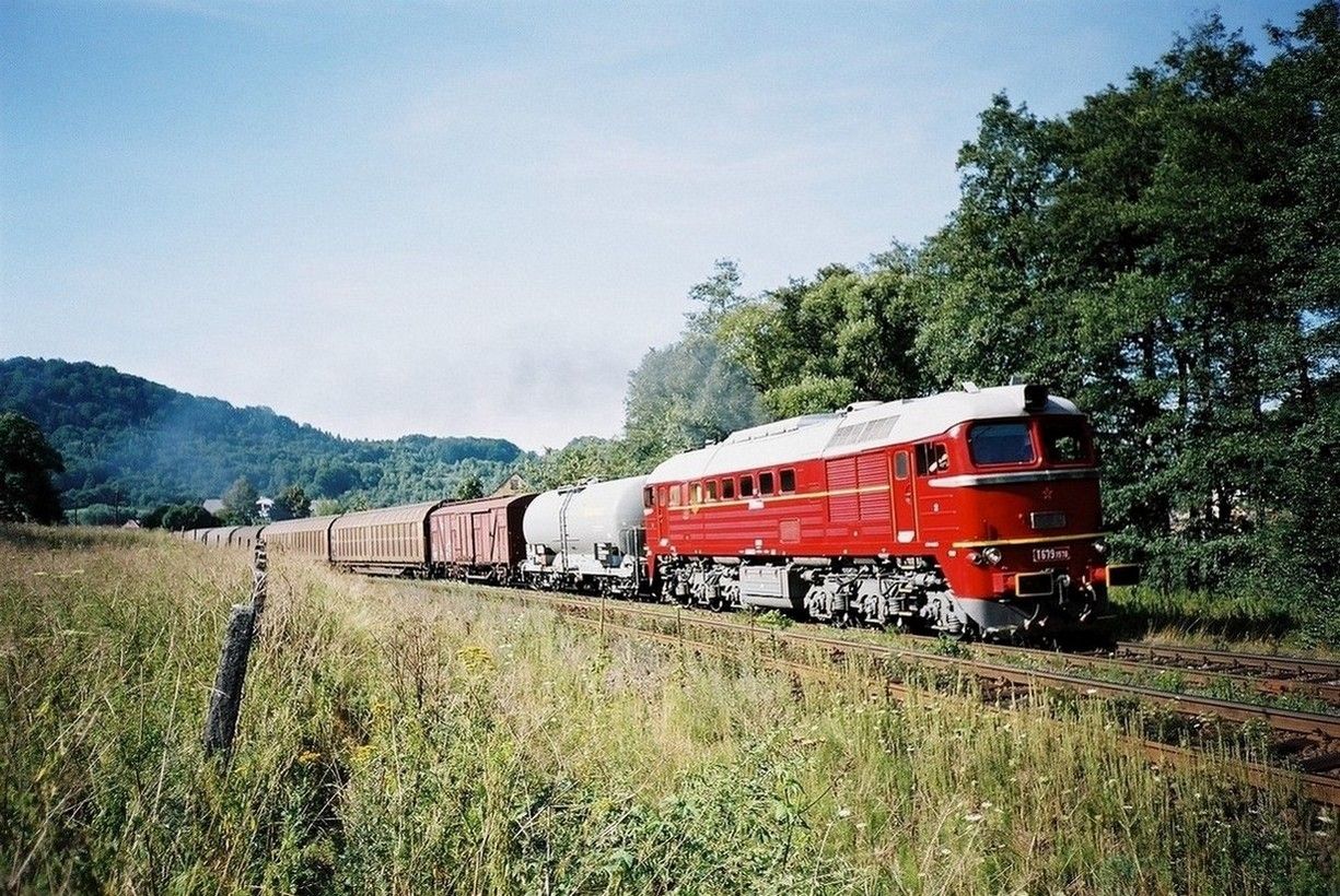 T 679.1578 v nkl. vlaku z Kadan do Sokolova odjd z st. Vojkovice n./O., 9.8.2003