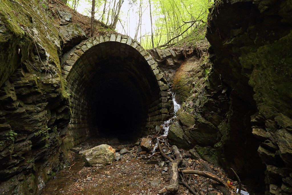 Koprsk portl tunelu pod Homlkou