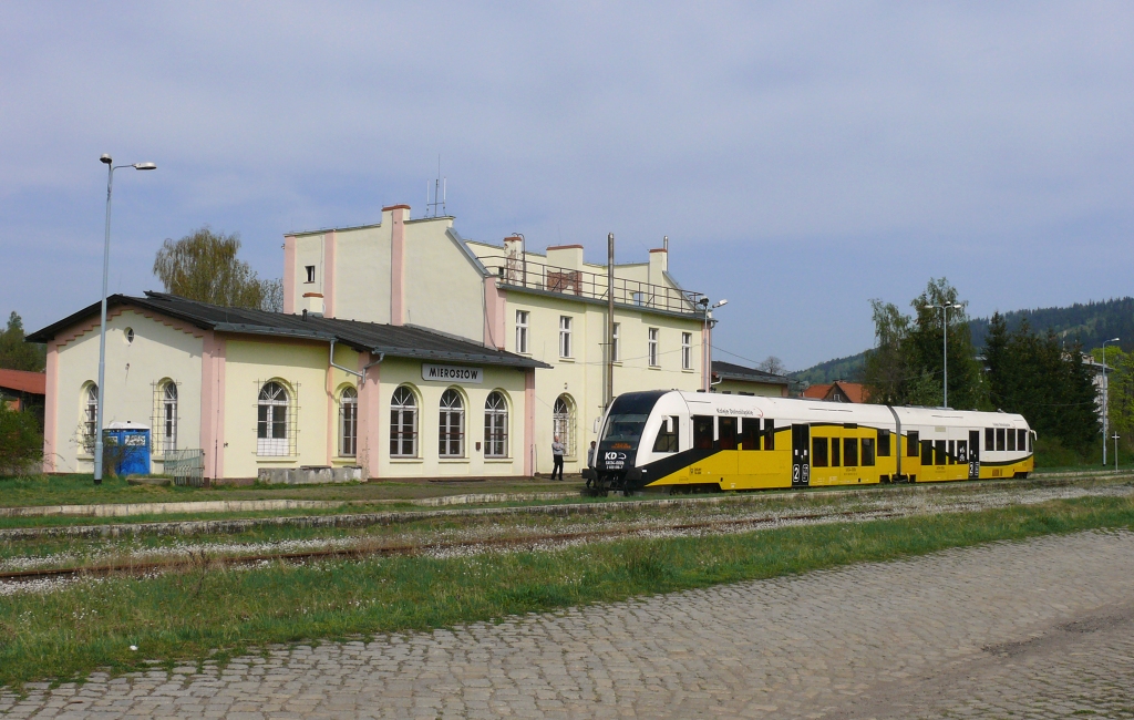 Mieroszw : SA134-006 s vlakem Sv 98153