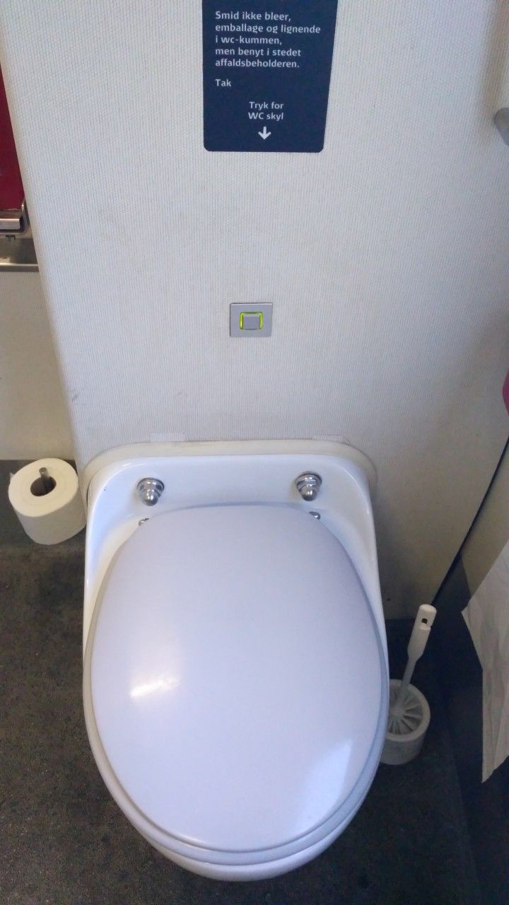 Toaleta v IC3 DSB