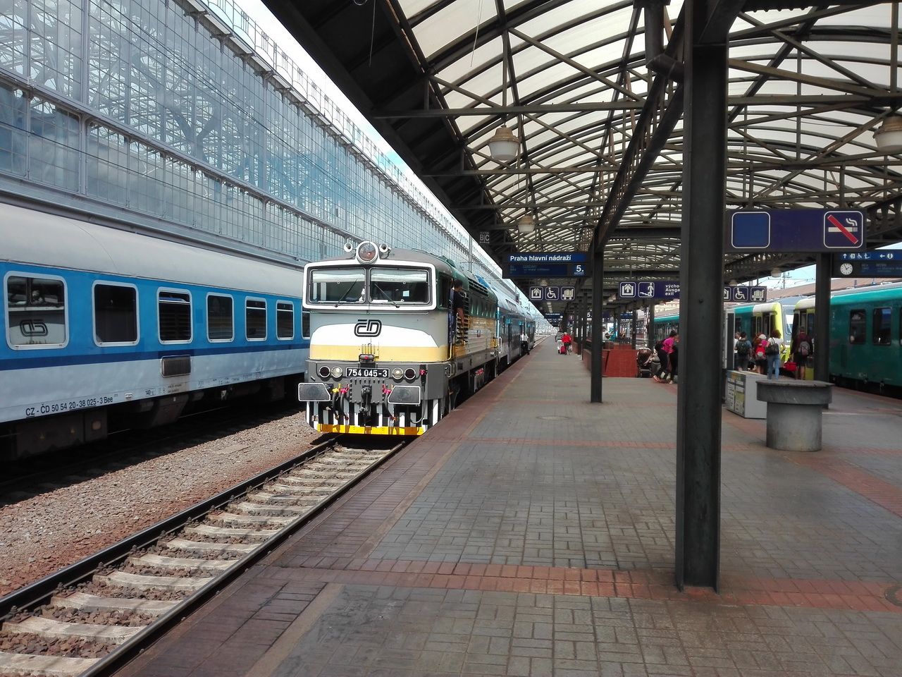 754 045-3 + patra 136 a 137