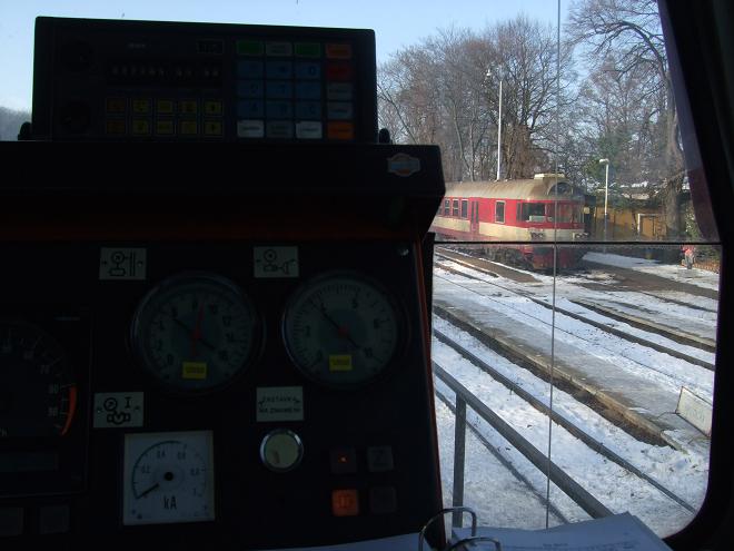 Os 4512 p�i �ek�n� na zpo�d�n� Os 4515 v Hru�ovanech nad Jevi�ovkou