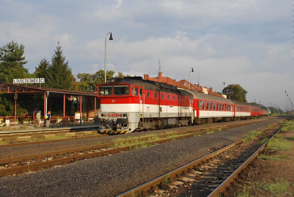 750 272 s R 931 