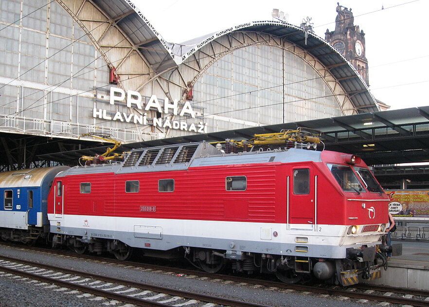 350.018 ZSSK (EC 245 AVALA) - Praha hl.n. 20.7.2010