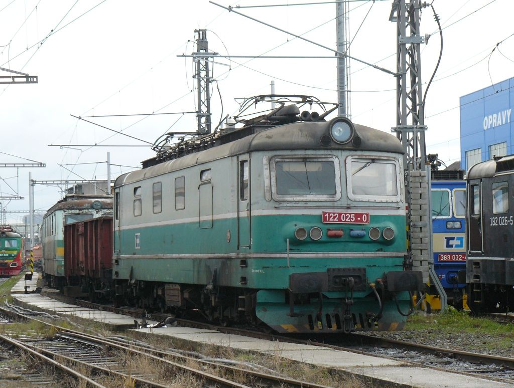 122 025-0 P�erov(5.12.2011,foto-Ale� Kr�ka)