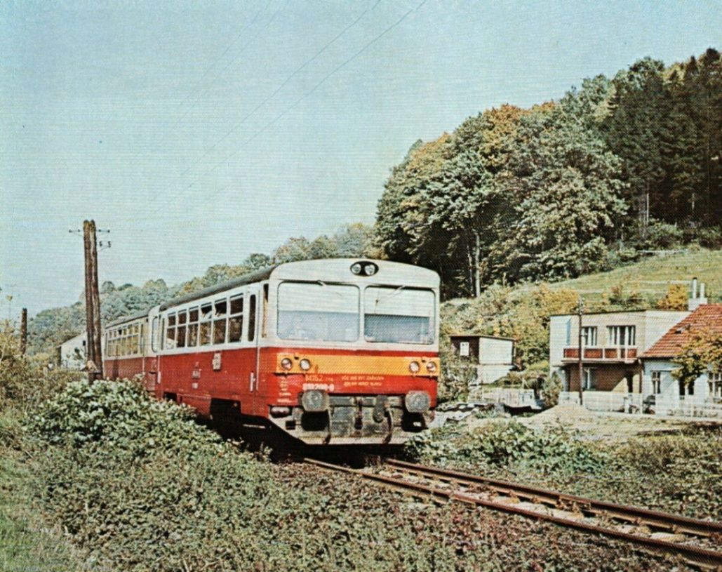 100.let Hosta�ovice-Nov� Ji��n 1.6.1989, 810.208 (M 152.0208) u zast�vky Hodslavice.
