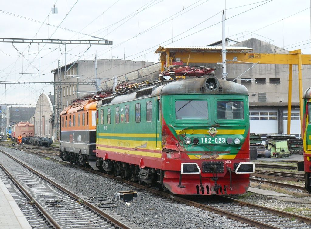 182 023-2+181 104 P�erov(5.12.2011,foto-Ale� Kr�ka)