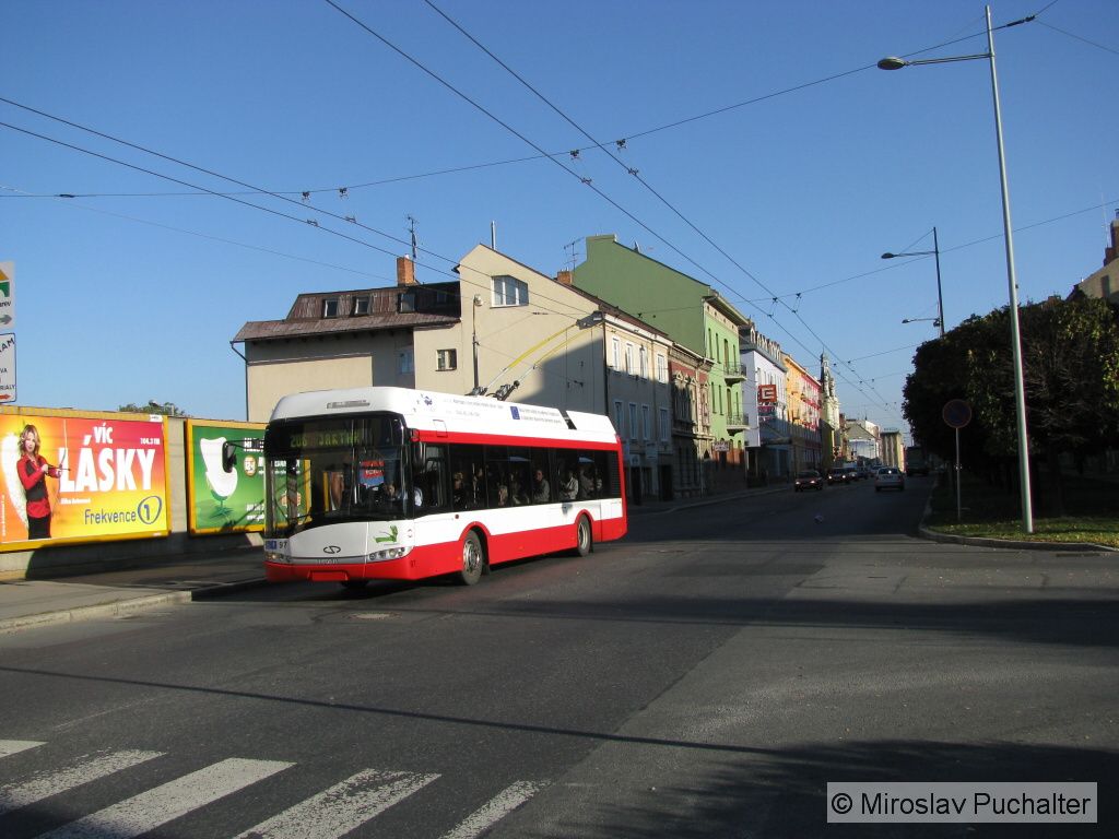 Ev. . 97 (Solaris Trollino 12 AC III) v Krnovsk ulici.