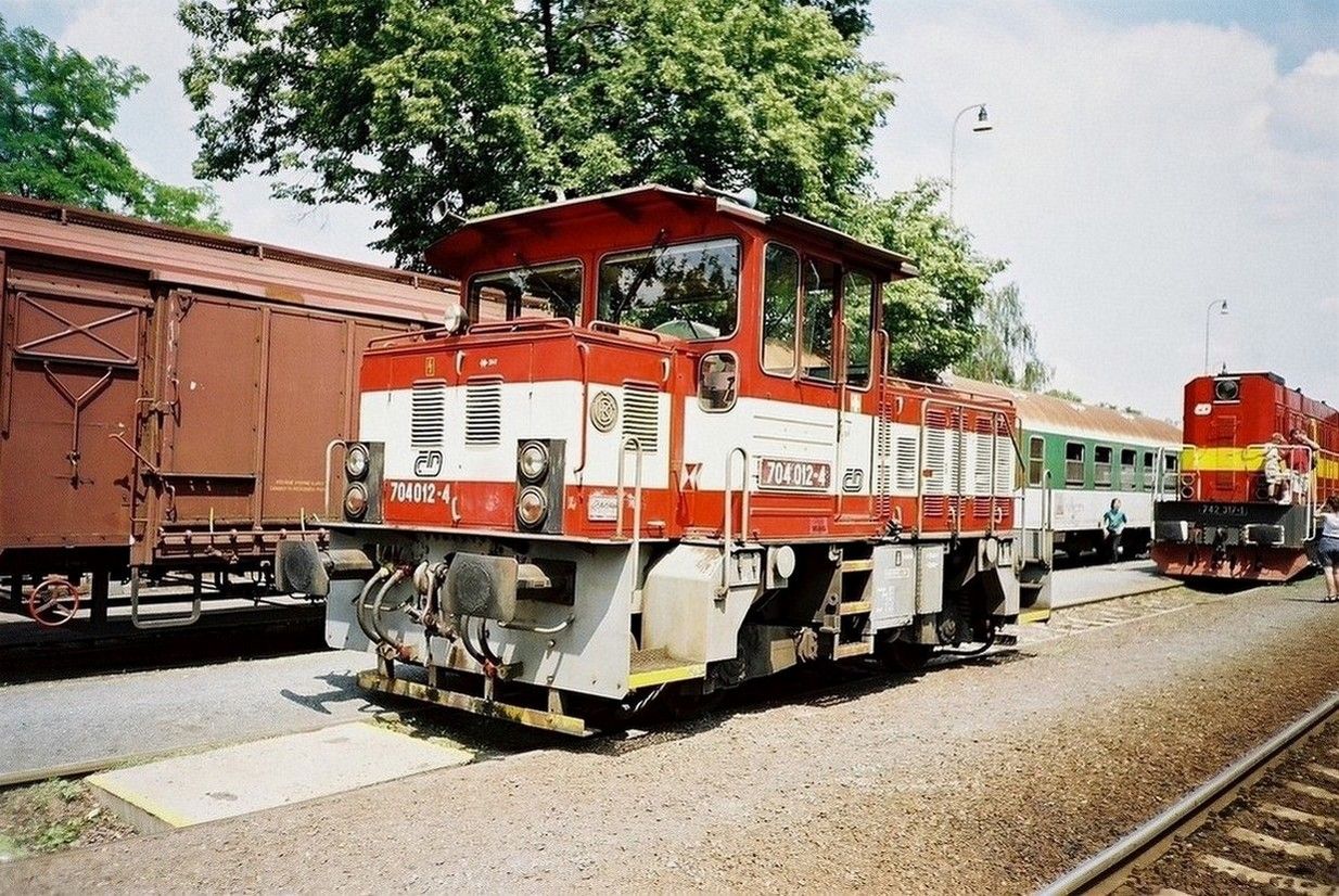 704.012 (DKV Praha) z roku 1992 na vstav v st. Praha-Brank, 1.6.2003