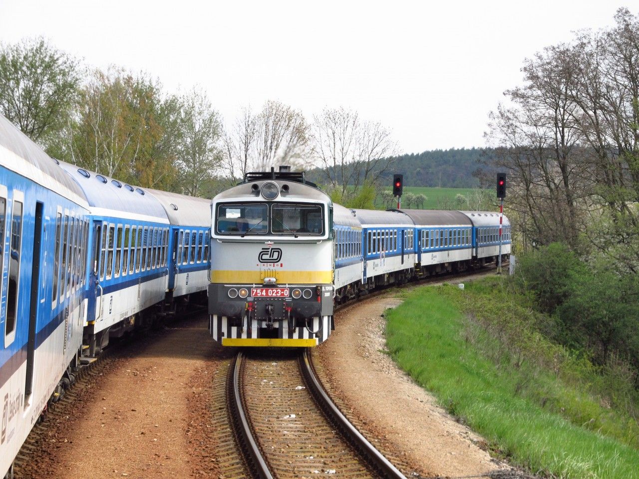 R 664 mimo�. s lok. 754.023 proj�d� Kralicemi 