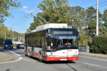 Vúz 26 Tr 3306 jako posila autobusové linky 44 projíždí 22. 10. ulicí Veslařskou.