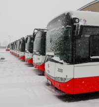 P�evzet� nov�ch midibus� pra�sk�m dopravn�m podnikem.