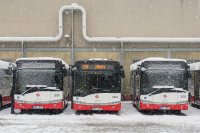 P�evzet� nov�ch midibus� pra�sk�m dopravn�m podnikem.