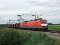 Rudné vlaky do Dillingenu stále využívají původní trať, zde nedaleko Dordrechtu.
