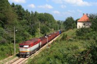 Lokomotivy 751.034 a 751.071 před cílem své cesty poblíž polské pohraniční stanice. 