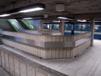 Usměrněné vstupy do stanice Île-Sainte-Hélène (1967) počítaly s mohutnou výměnou cestujících během Expa v roce otevření stanice. Později stanice převzala jméno bývalého starosty - Jean Drapeau.