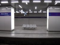 Nástupiště stanice Wien Mitte.