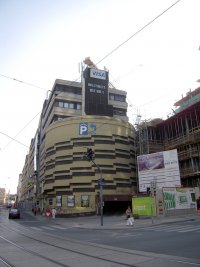 Obchodní a administrativní centrum nad stanicí Wien Mitte.