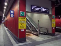 Podpovrchové nástupiště stanice Porta Susa.