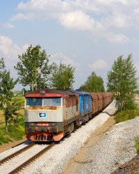 V letech 2006 až 2009 byly vedeny posilové vápencové vlaky v trase Hostivice - Podlešín - Kralupy nad Vltavou - Chomutov - Kadaň-Prunéřov. Druhý červencový den roku 2009 se o přepravu Pn 65783 postaralo dvojče 751.154 s 219. Vlak projíždí prostor zastávky Jeneč, kde právě skončila výstavba železničního mostu přes obchvat obce Jeneč.