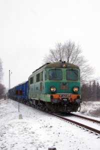 Vlak 44231, vedený lokomotivou ST43-368 PKP Cargo, ve stejný den na stejném místě.