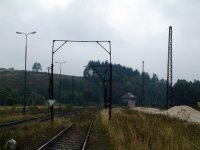Stanice Mieroszów (Friedland) ještě s torzy trakčních bran na snímcích z 13. září 2003.