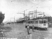 Jakmile linka A dorazila na Primera Junta, postavila se přístupová rampa sloužící spoji "premetra": první vůz soupravy se odpojil, vyjel po rampě na ulici a pokračoval jako tramvaj. Z toho důvodu byly vozy vybaveny dvěma dveřmi pro vysoká nástupiště využívanými v tunelech a dvěma dveřmi se stupníky na koncích využívanými v uličním provozu. Toto spojení bylo realitou mezi léty 1915–1926. V oné době byl ale provoz na povrchu velmi intenzivní, a protože souprava podzemky nemohla odjet z Primera Junta, dokud nepřijel vůz z povrchu, docházelo ke zpožděním dokonce i v tunelu, a proto bylo rozhodnuto o tom, že se spojení zruší.