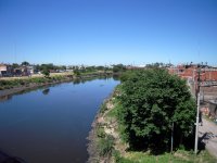 Puente Alsina, řeka Riachuelo, pro svou extrémní toxicitu nazývaná také jako mrtvá řeka.