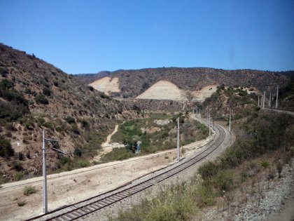 Mezi stanicemi El Salto a Quilpué, koleje se zde oddalují.