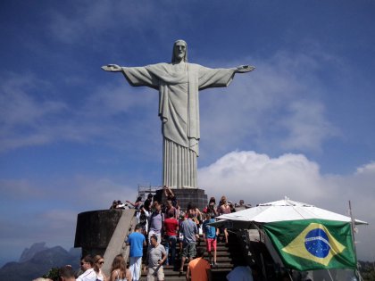 Socha Krista Spasitele na vrcholu kopce Corcovado.